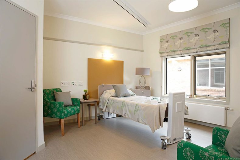 Superior room Manor Lakes Community